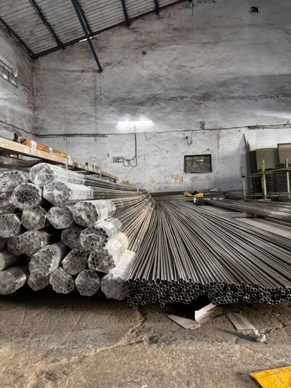 Stainless steel seamless tube stock at Ruby Infra